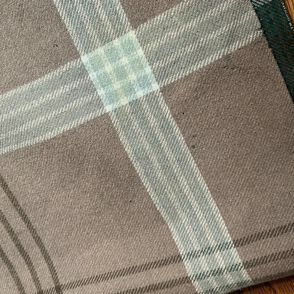 Vintage Cabin Reversible Green Plaid Camp Blanket With Fringe - Picture 4 of 9